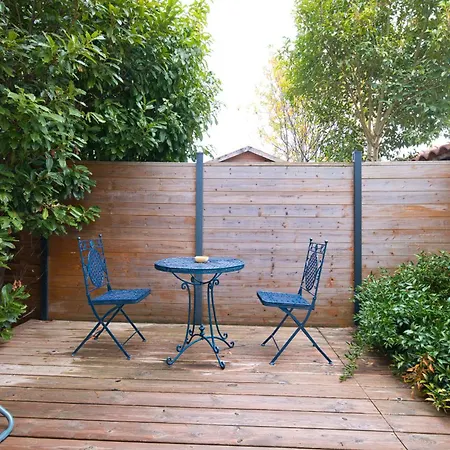 De Luxe Lovalcove